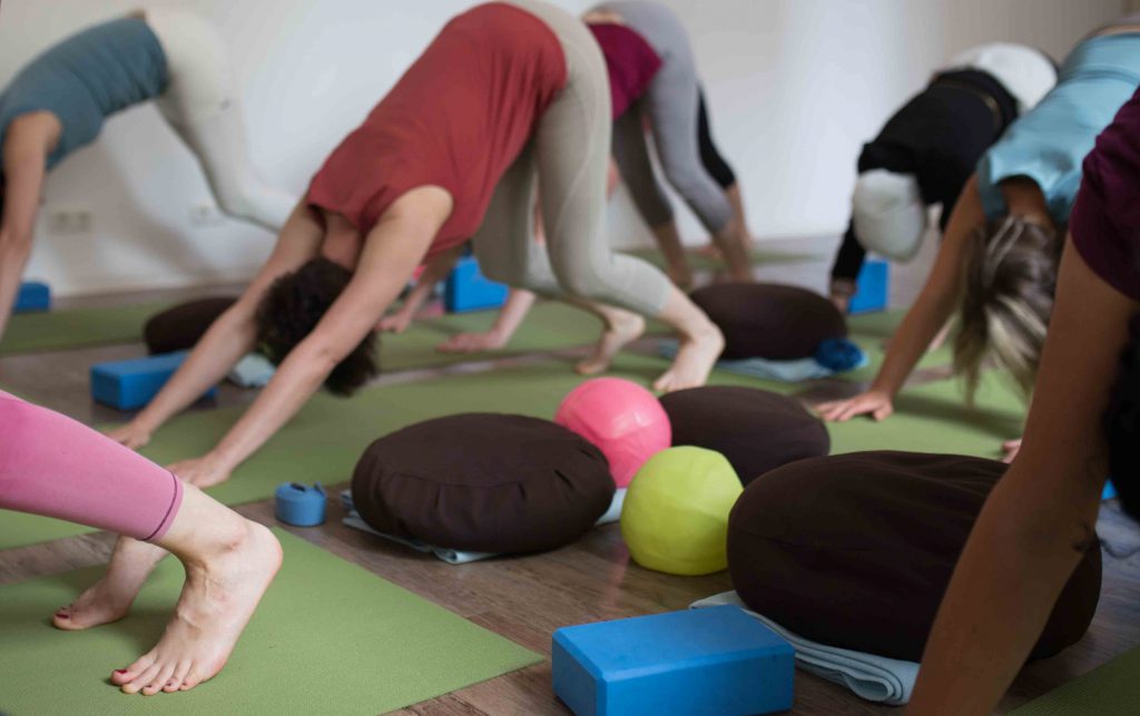 Yoga am Arbeitsplatz mit Yoga-Inspiration und Frau Loewe in Chemnitz