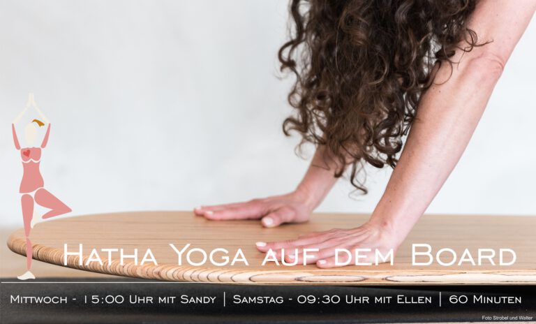 Hände abgestützt auf einem Holzboard