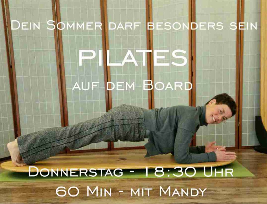 Mandy in Plankposition auf dem Board